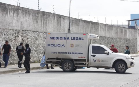 Familiares de la víctima llegaron al lugar del crimen para despedir a Javier Marín, de 18 años.