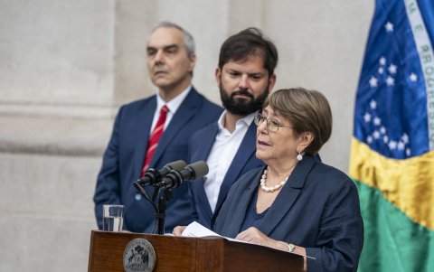 Las torres del centro comercial Multicomercio quedaron seriamente afectadas por el incendio que se extendió durante cinco días.