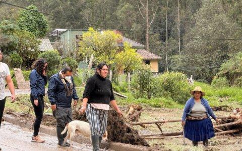Sofía de Cucalón, María Sara Cucalón de Sadum y Paola Rodríguez.