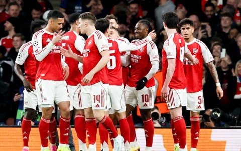 Piero Hincapié es titular fijo en la defensa de Arsenal.