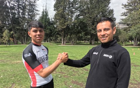 Francisco (i) y Santiago (d) comparten filas en el Team Best PC.