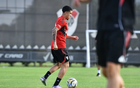 Kendry Páez en entrenamiento de River Plate.