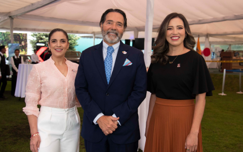 Jilliam Paredes, Carlos Ortega Maldonado y Ana Changuin.