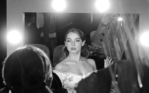 Addison Rae en preparación para su primer show en Argentina.