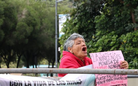 Una de las manifestantes contra Santiago Díaz.