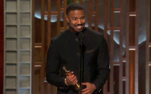Michael B Jordan al recibir su Óscar