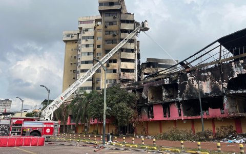 El caso reabre el debate sobre protección ignífuga, normativa y supervisión técnica en edificaciones metálicas.