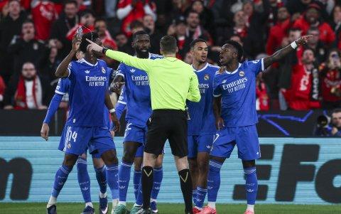 Vinicius Junior (d) comandará el ataque del Real Madrid.