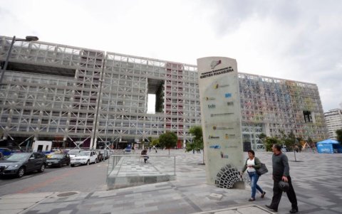 El certificado del Ministerio de Trabajo donde consta el impedimento de Janneth Soraya Vinueza Betancourt.