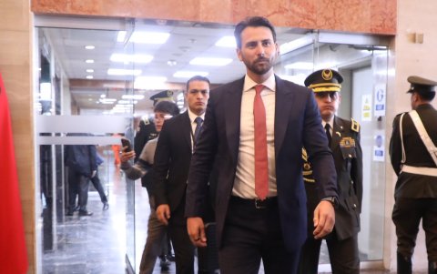 Pantallazo del SRI donde reporta que Janneth Soraya Vinueza Betancourt no tiene una deuda con la administración tributaria.