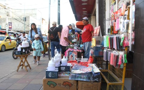 Locales empezaron a vender focos ahorradores.