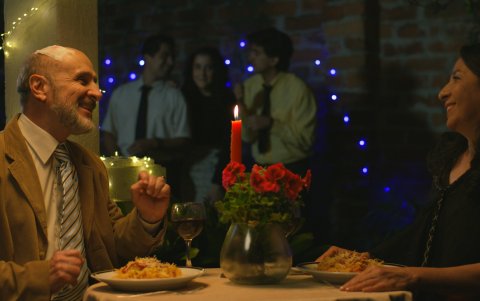 El primer episodio se estrenó de manera gratuita el 19 de febrero a través de la plataforma Ecuavisa Play.