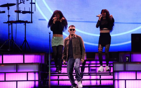 Alejandro Sanz volvió a cantarle a Quito en un Estadio Olímpico Atahualpa atestado, con cerca de 20,000 espectadores.