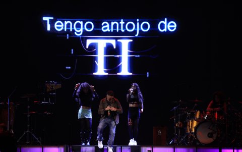 El repertorio recorrió distintas etapas de su trayectoria: Bésame, A la primera persona y Mi soledad y yo.