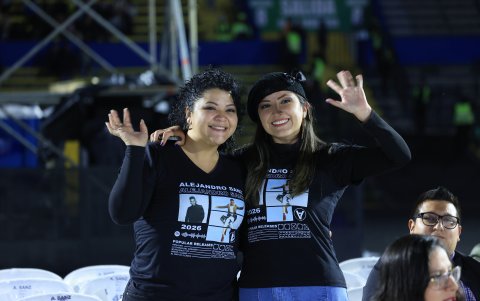 Miles de fans acudieron al concierto en Quito para cantar junto a su ídolo.