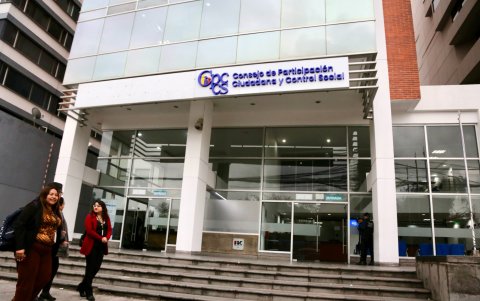 Los requisitos para postular al cargo de fiscal general es ser ecuatoriano, estar en goce de los derechos políticos y tener título de abogado.