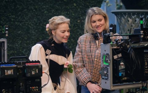 Margot Robbie y Emerald Fennell.