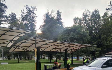 La casa ubicada en la Lizardo García está grafiteada en la parte de afuera y hay ventanas rotas. Vecinos dicen que se meten delincuentes.