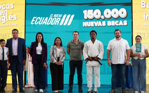 El presidente de la República, Daniel Noboa, participó de la entrega de más de 150 mil becas a beneficiarios del programa de Becas 'Because He Is Nice 2026', en la provincia del Guayas.