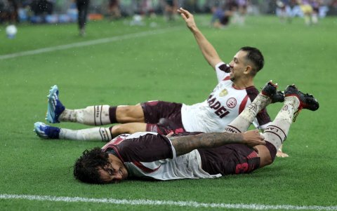 Jugadores de Lanús celebrando el título de la Rescopa Sudamericana 2026.