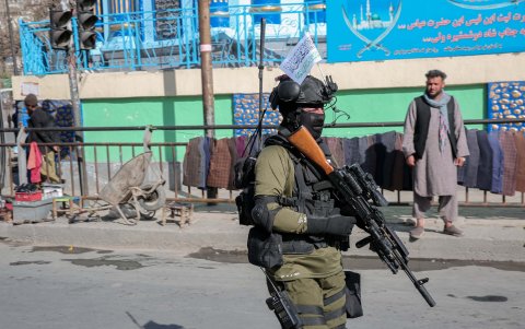 Un oficial de seguridad de los talibanes en Kabúl, Afganistán.