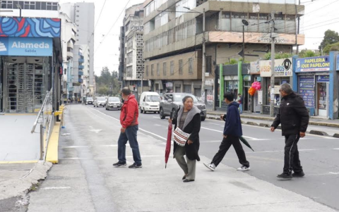 La avenida 10 de Agosto es uno de los puntos de Quito que evidencia huellas de abandono, edificios públicos y privados abandonados.