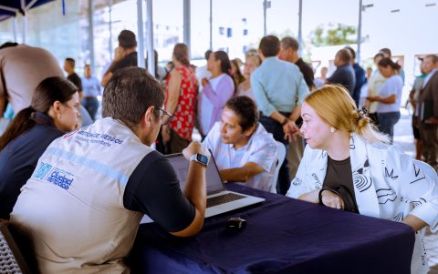 Comerciantes y residentes aseguraron que siguen sin poder trabajar ni regresar a sus viviendas en el Edificio Multicomercio.
