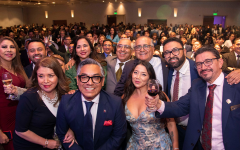 Se reconoció a los colegiados que cumplen bodas de Oro y Plata en el ejercicio profesional, y a los autores de destacadas publicaciones durante el último año.