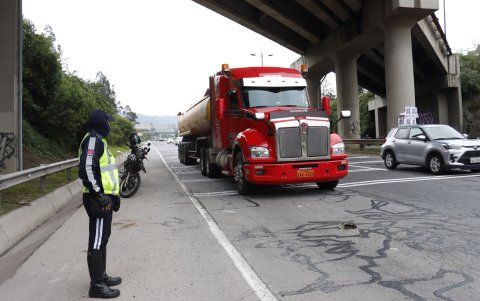Operativos. La av. Simón Bolívar y Ruta Viva tienen restricción vehicular de 06:00 a 10:00.