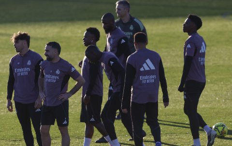 Los jugadores del Real Madrid participan en una sesión de entrenamiento.