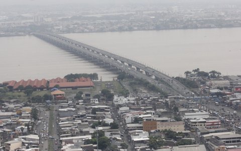 Puente de la Unidad Nacional desde el cielo.