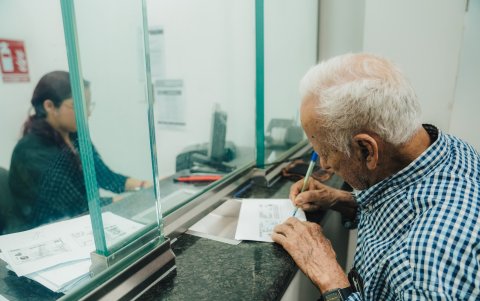 En el Ecuador existen distintos tipos de bonos entregados por las autoridades.