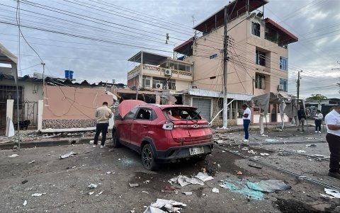 Restos de paredes y parte de la estructura colapsaron luego de la explosión ocurrida la madrugada del 25 de febrero en Machala.