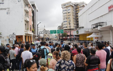 El reclamo de comerciantes y residentes del centro comercial Multicomercio, y sus alrededores, se manifestó en el plantón de este 24 de febrero.