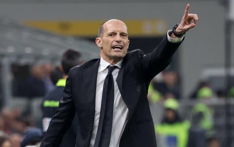 Massimiliano Allegri dirigieno en el partido entre AC Milan and FC e Inter de Milán en el estadio Giaseppe Meazza.