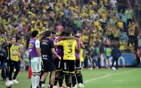 Darío Benedetto celebra el gol de la victoria para Barcelona SC en el Clásico del Astillero 2026 ante Emelec.