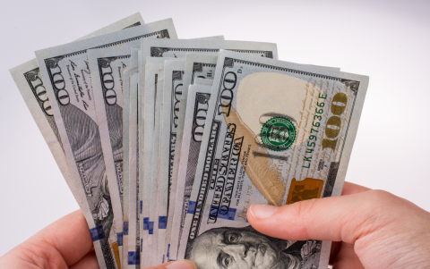 Trabajadores en Ecuador deben recibir el décimo cuarto sueldo 2026 antes del 15 de marzo en la Costa.