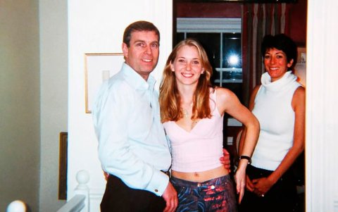 Virginia Giuffre junto a Andrés.