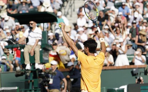 Carlos Alcaraz celebra su victoria.