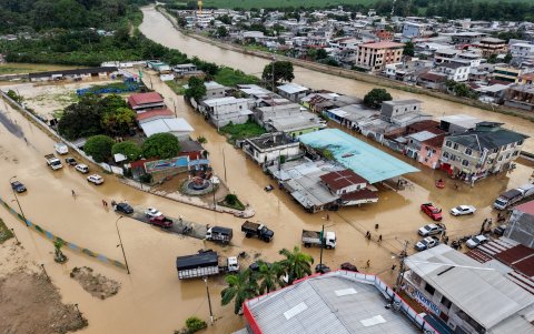 En Balao viven en constante inundación en este invierno.