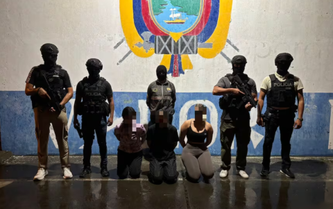 El operativo culminó con la detención de tres mujeres acusadas de extorsión.