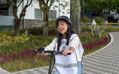 Paseo Express: Con casco y chaleco reflectivo, los participantes viven recorridos en scooters eléctricos que muestran otra cara de Quito.