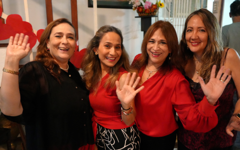 Gisella Rosero, María de Lourdes Herman, Martha Pereira y Victoria Barba.