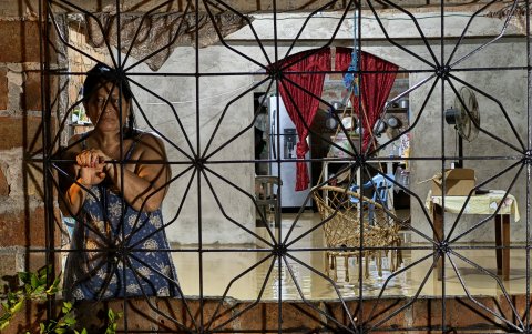 Cruz Alcívar, habitante de El Guabal, una de las afectadas por la creciente del Río Garrapata