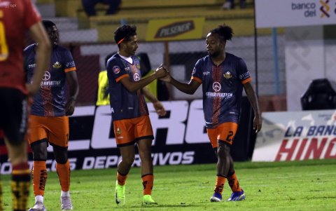 Libertad FC recibe a Manta en el inicio de la LigaPro 2026.