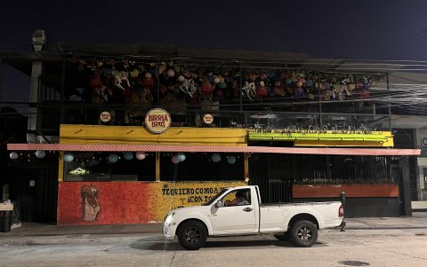 El control del cumplimiento del toque de queda y de sus excepciones está a cargo de patrullas mixtas