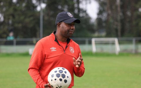 Edison Méndez busca un estilo de fútbol directo y le apuesta a la cercanía con el jugador.