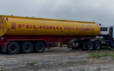 “Operativo conjunto en Quinindé permitió la captura de al menos cinco tanqueros tipo tráiler usados para contrabando de combustible.