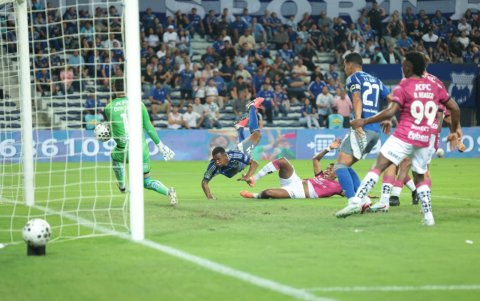 Romario Caicedo marcó el segundo tanto de Emelec.