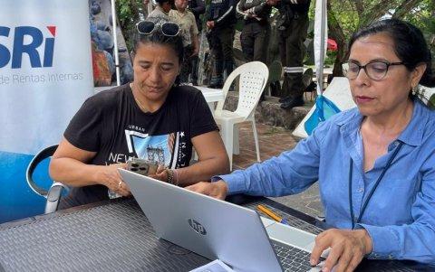 En barrios del sur y norte de Quito, los sistemas comunitarios de alerta permanecen dañados y sin mantenimiento municipal.